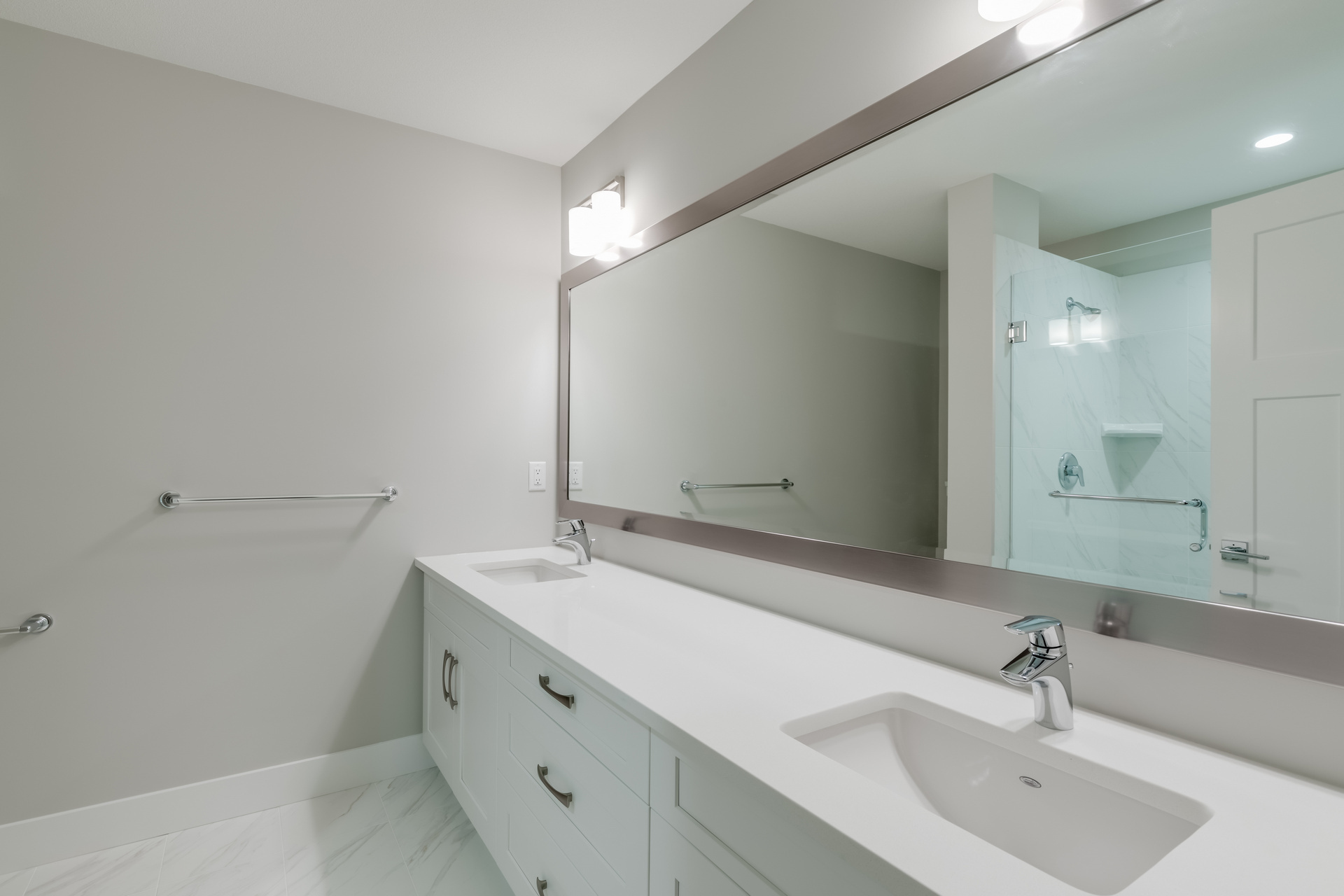 Interior design of a modern bathroom.